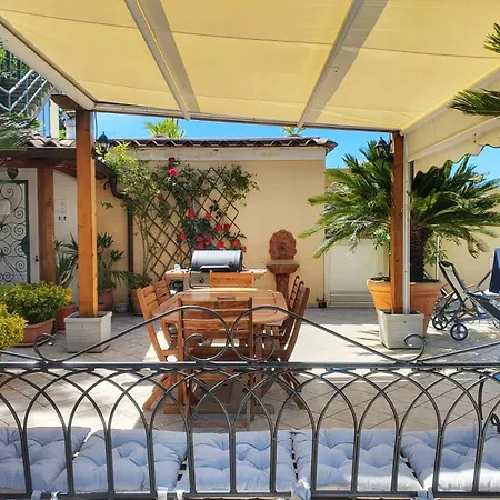 Lia's - Il Monticello بيت ضيافة