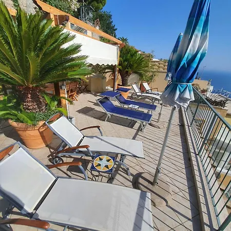 Lia's - Il Monticello 3*