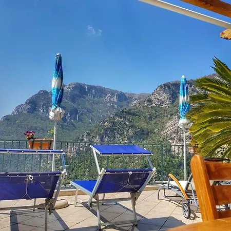 بيت ضيافة Lia's - Il Monticello بوسيتانو