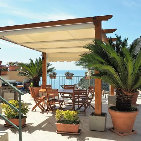 Lia's - Il Monticello بيت ضيافة بوسيتانو