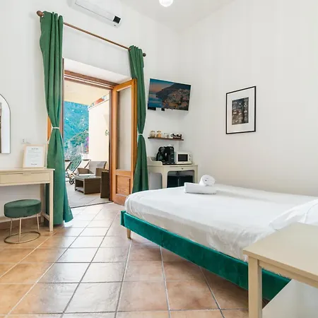 Lia's - Il Monticello 3*